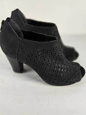 Giani Bernini Angye Perforated Black Peep Toe Block Heel Shooties/Booties Size 9